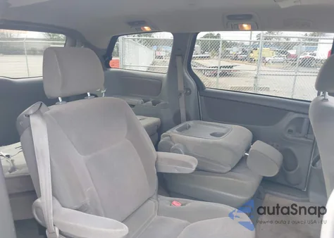 2004 Toyota Sienna Le z USA, uszkodzony, nr VIN 5TDZA23C44S191415